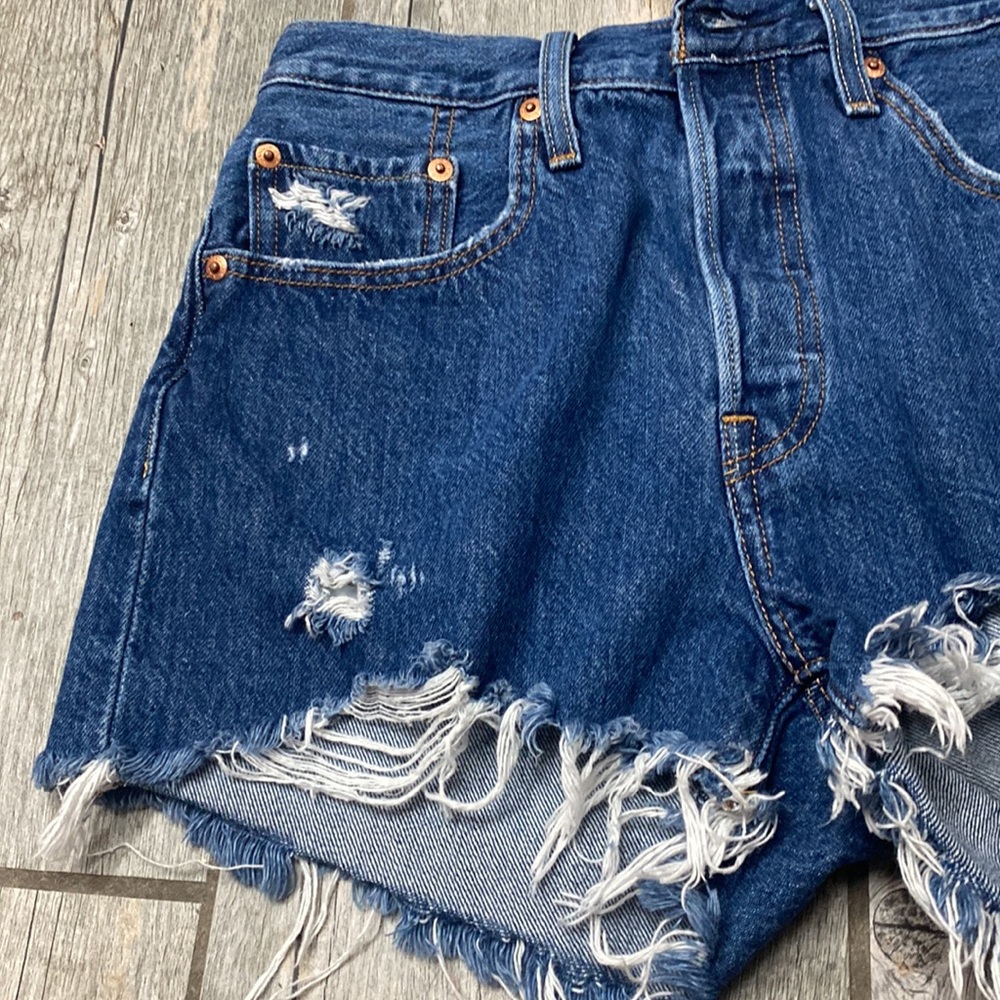 LEVI'S® 501® Original Cutoff Shorts 27 - Picture 9 of 9